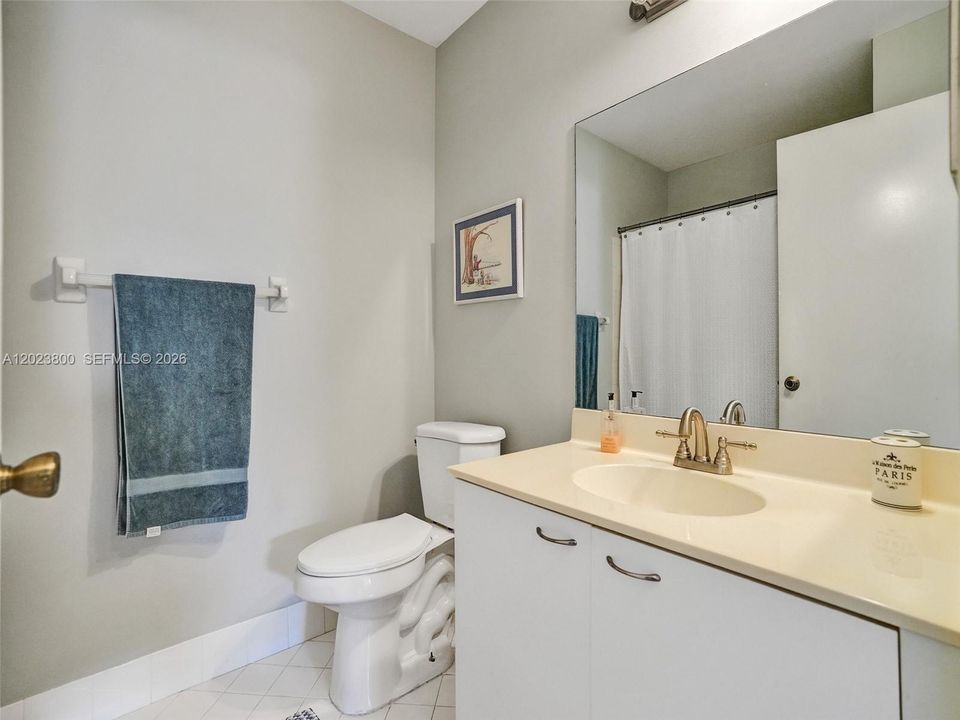 В аренду: $4,900 (4 спален, 2 ванн, 2020 Квадратных фут)