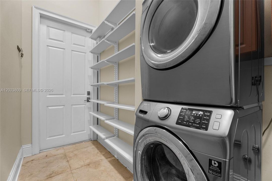 En Renta: $7,800 (4 camas, 3 baños, 2852 Pies cuadrados)