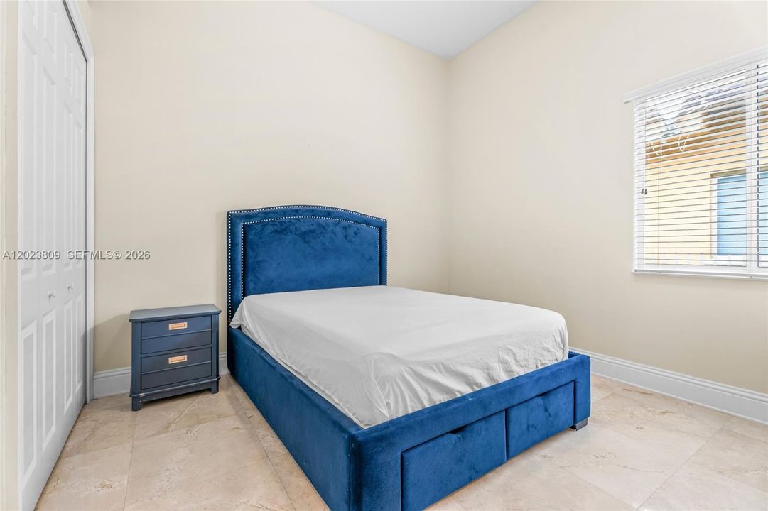 En Renta: $7,800 (4 camas, 3 baños, 2852 Pies cuadrados)