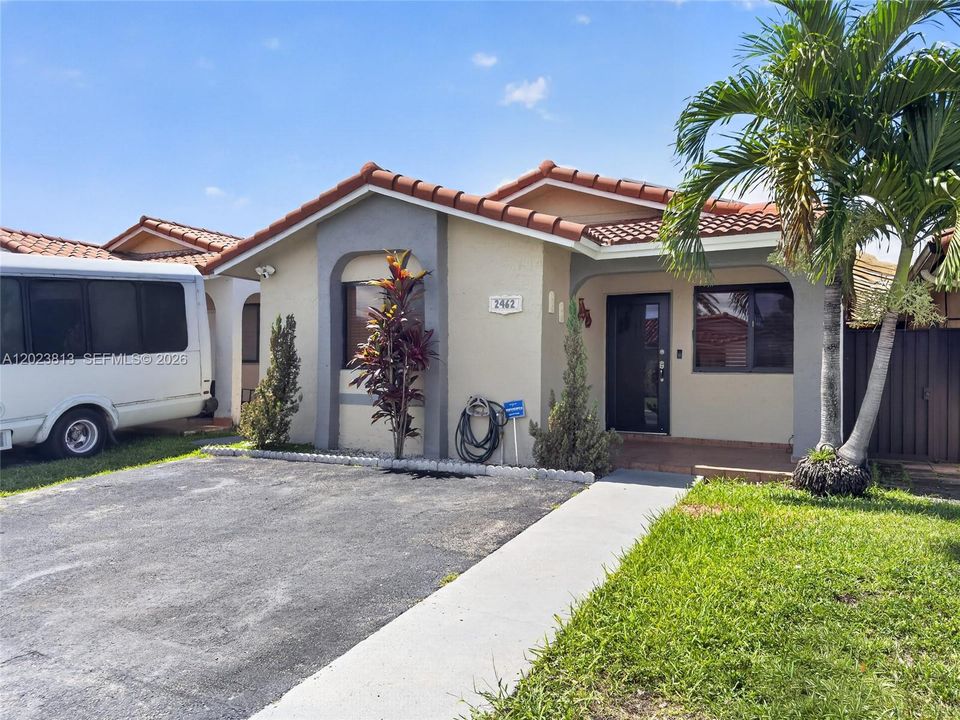 For Sale: $499,999 (3 beds, 2 baths, 1520 Square Feet)