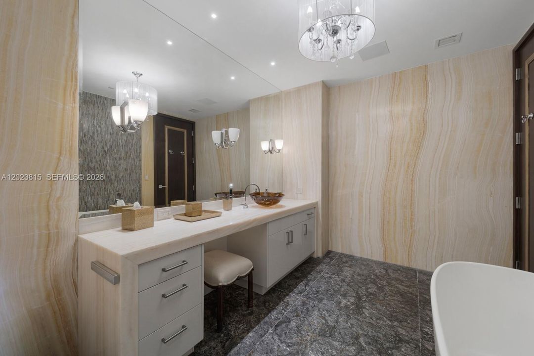 En Renta: $45,000 (3 camas, 6 baños, 4609 Pies cuadrados)