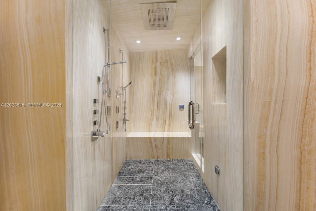 En Renta: $45,000 (3 camas, 6 baños, 4609 Pies cuadrados)