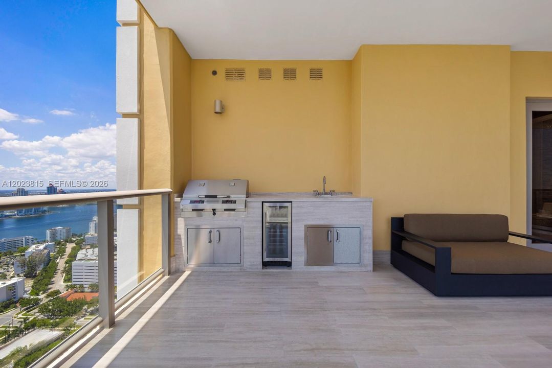 En Renta: $45,000 (3 camas, 6 baños, 4609 Pies cuadrados)