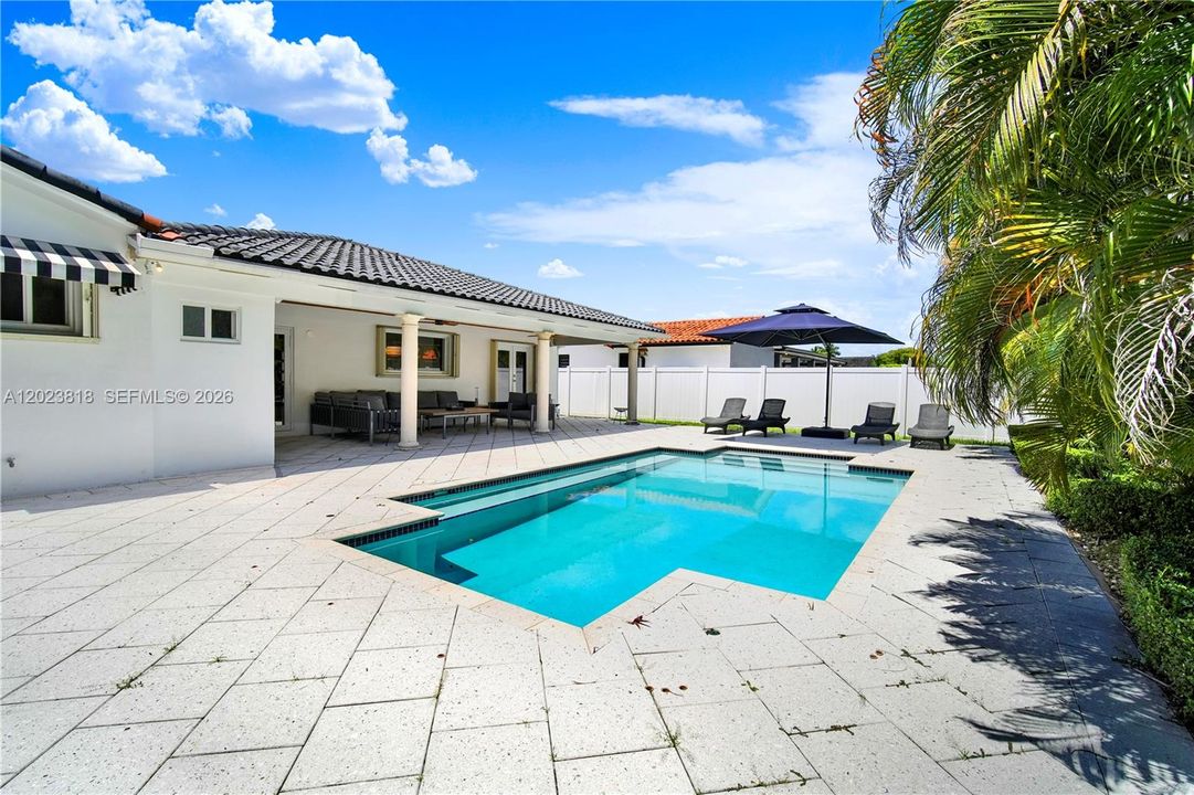 Active With Contract: $5,000 (3 beds, 3 baths, 1798 Square Feet)