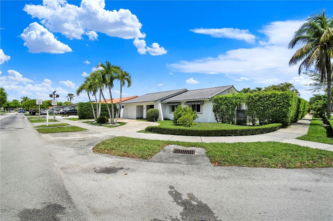 Active With Contract: $5,000 (3 beds, 3 baths, 1798 Square Feet)