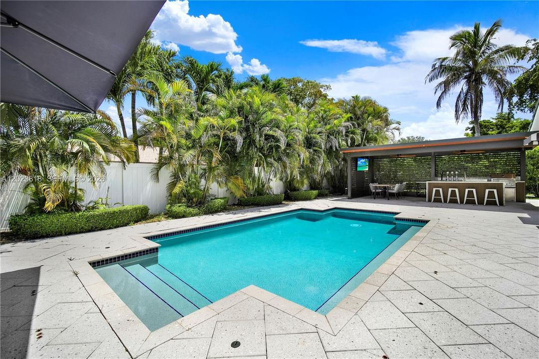 Active With Contract: $5,000 (3 beds, 3 baths, 1798 Square Feet)
