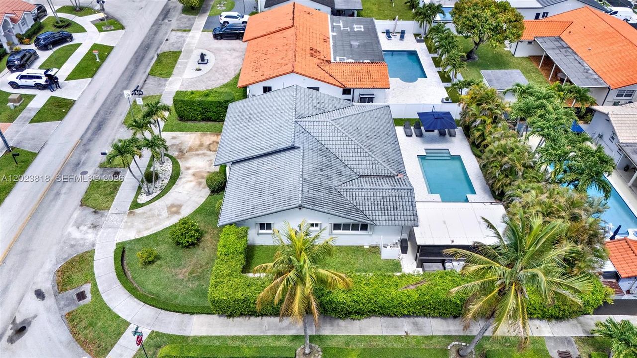 Active With Contract: $5,000 (3 beds, 3 baths, 1798 Square Feet)