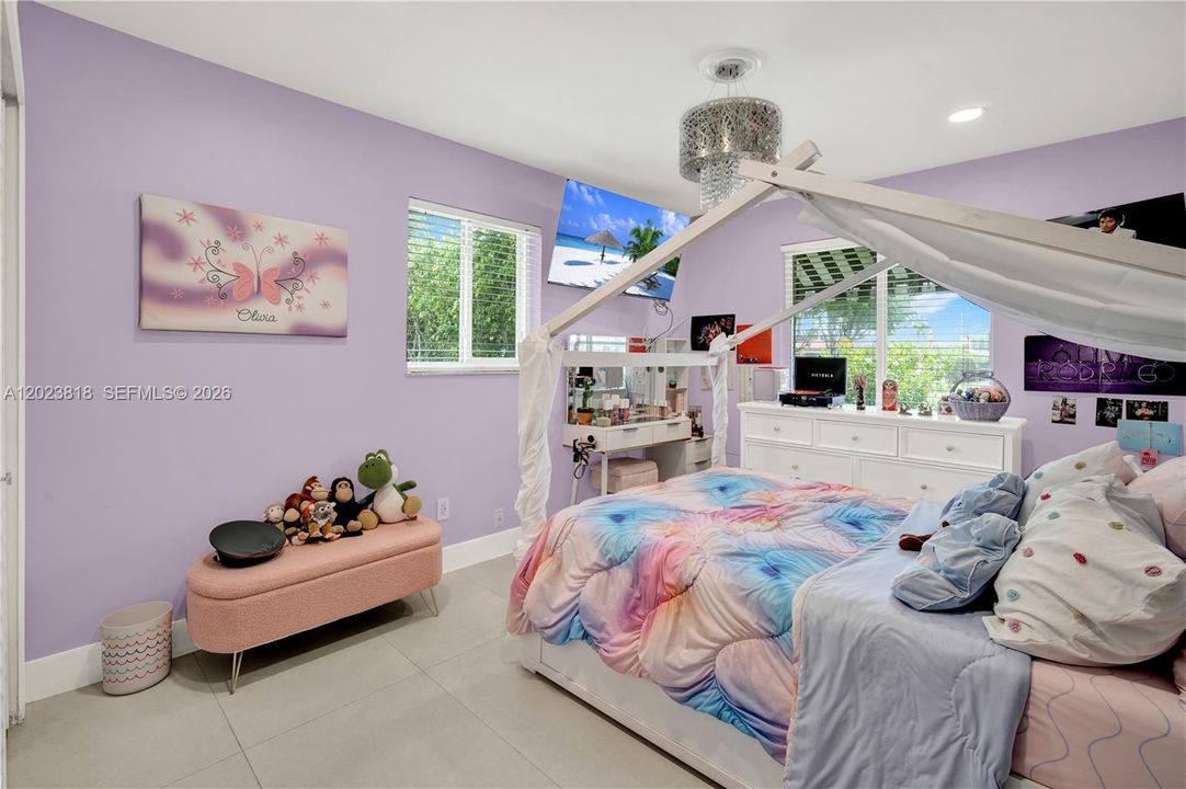 2nd bedroom