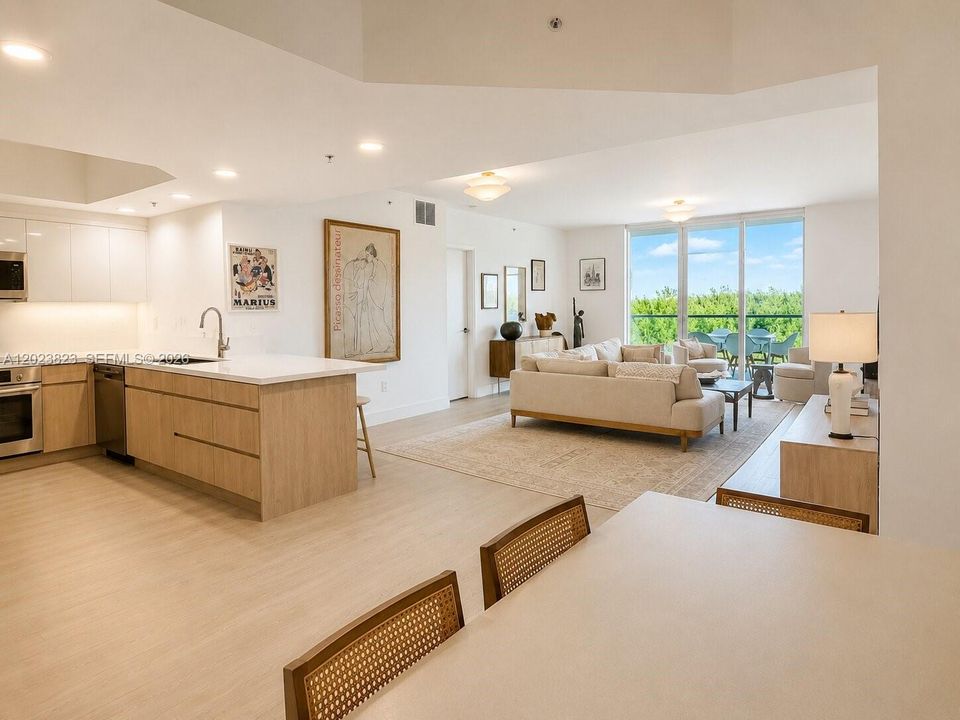 Activo con contrato: $3,950 (2 camas, 2 baños, 1743 Pies cuadrados)