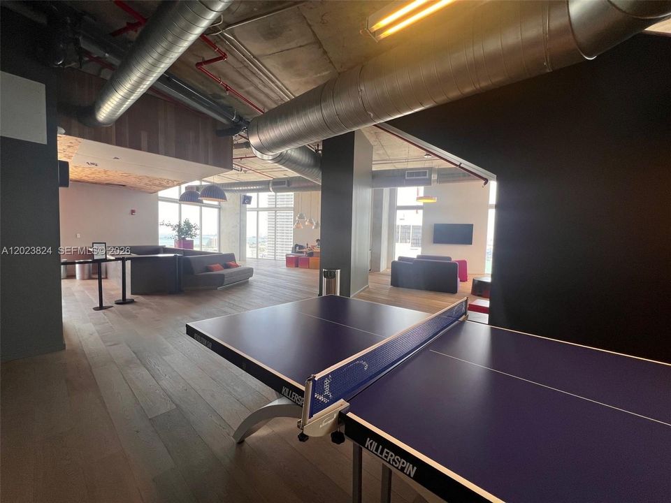 For Sale: $385,000 (1 beds, 1 baths, 607 Square Feet)