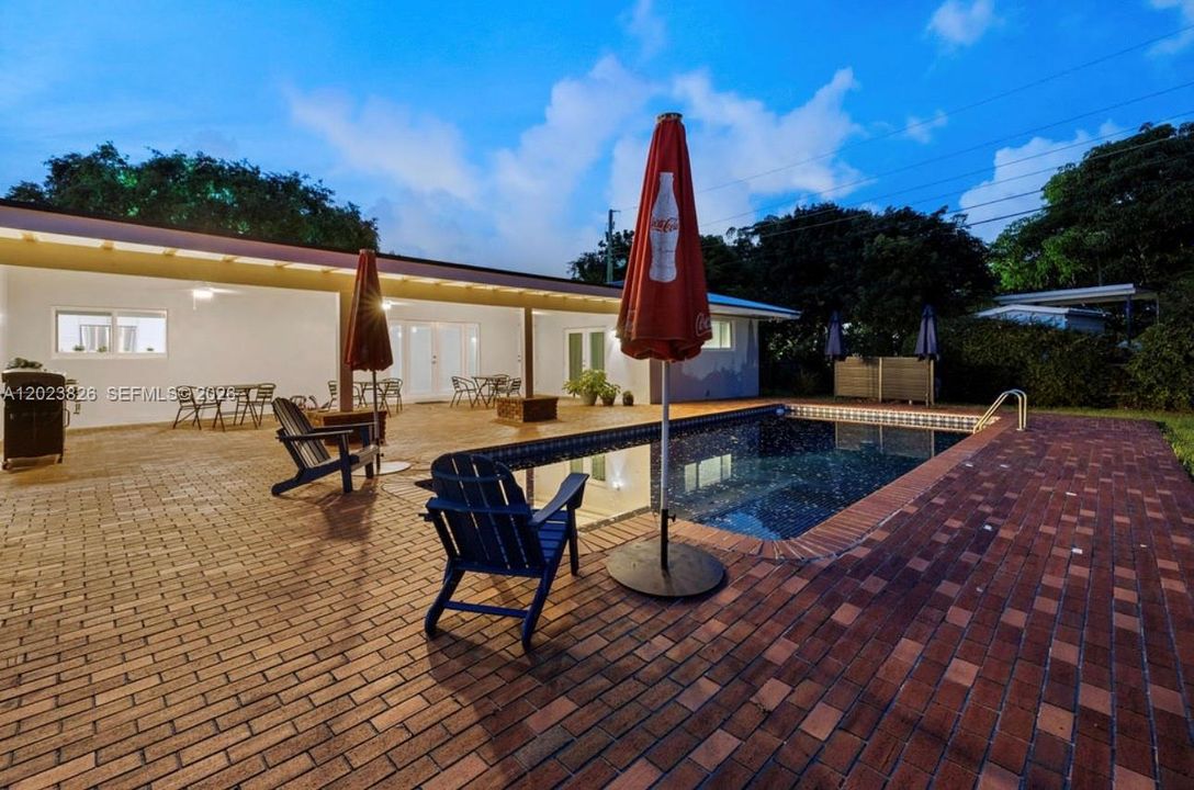 For Sale: $1,750,000 (4 beds, 3 baths, 2634 Square Feet)