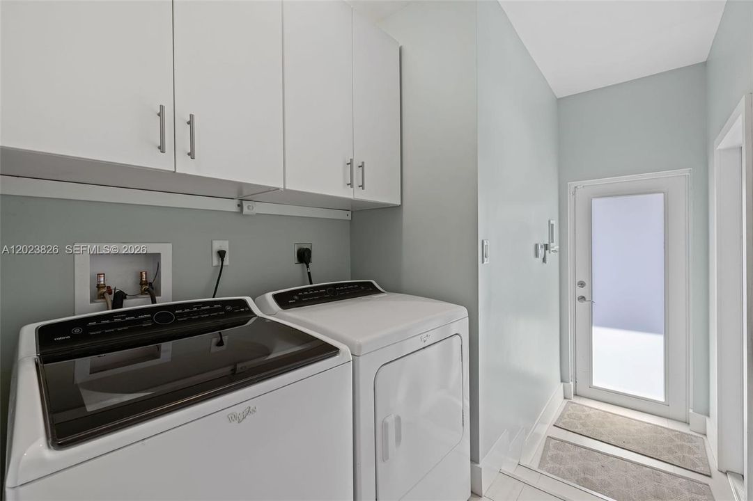 For Sale: $1,750,000 (4 beds, 3 baths, 2634 Square Feet)
