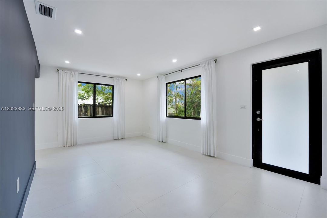 En Renta: $5,250 (5 camas, 4 baños, 1500 Pies cuadrados)