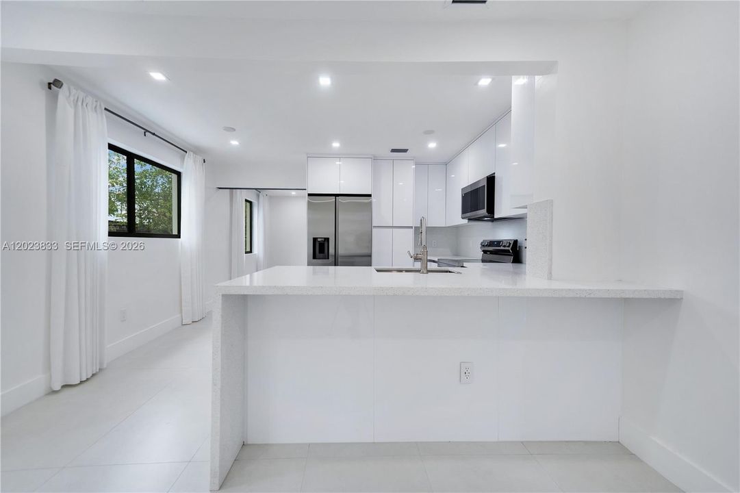 En Renta: $5,250 (5 camas, 4 baños, 1500 Pies cuadrados)