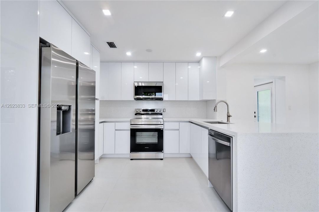 En Renta: $5,250 (5 camas, 4 baños, 1500 Pies cuadrados)