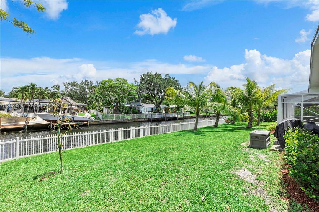 For Sale: $950,000 (4 beds, 2 baths, 1957 Square Feet)