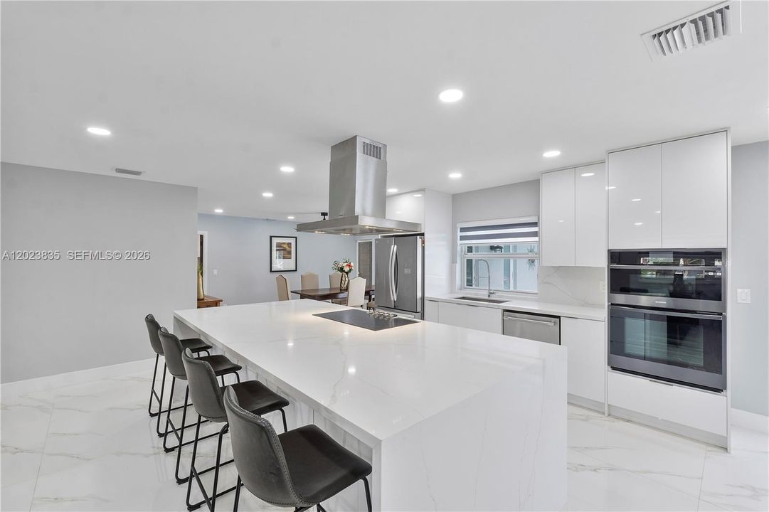 For Sale: $950,000 (4 beds, 2 baths, 1957 Square Feet)