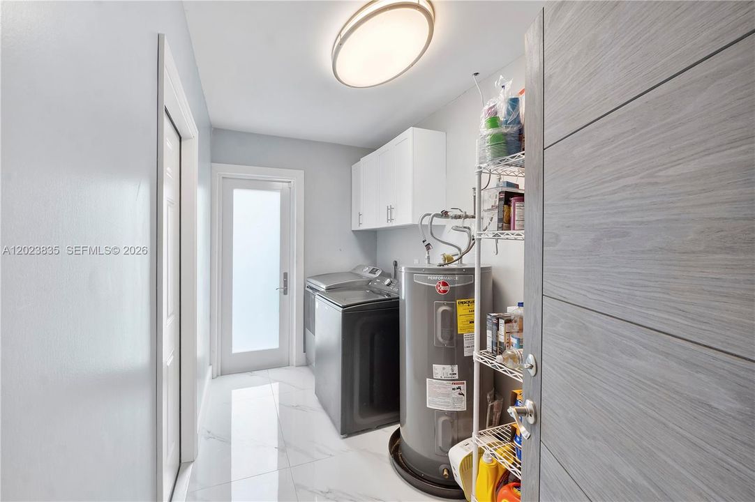 For Sale: $950,000 (4 beds, 2 baths, 1957 Square Feet)