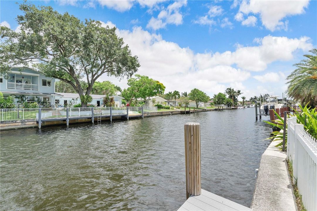 For Sale: $950,000 (4 beds, 2 baths, 1957 Square Feet)