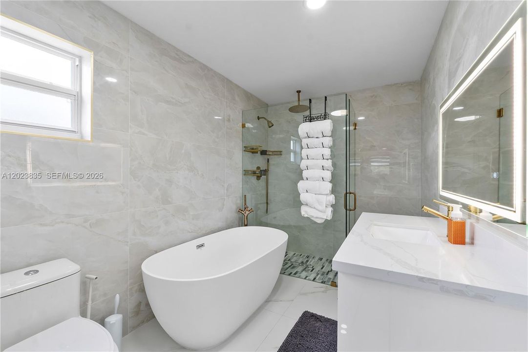 For Sale: $950,000 (4 beds, 2 baths, 1957 Square Feet)