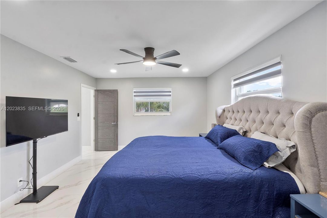 For Sale: $950,000 (4 beds, 2 baths, 1957 Square Feet)