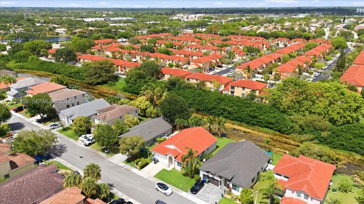 В аренду: $4,000 (3 спален, 2 ванн, 1418 Квадратных фут)