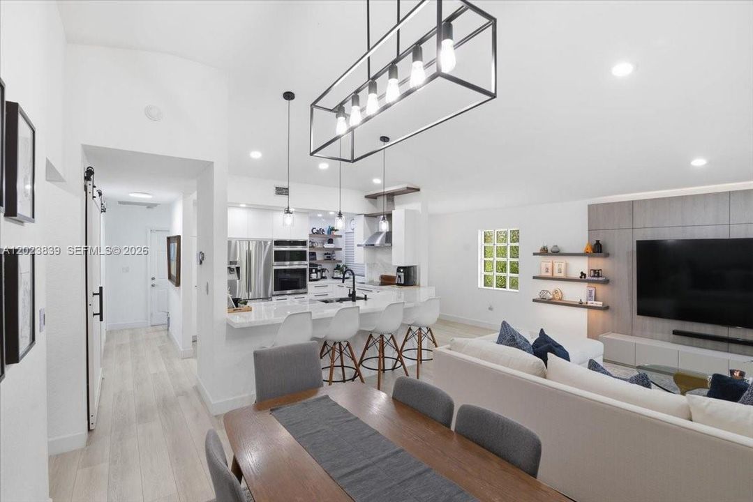 В аренду: $4,000 (3 спален, 2 ванн, 1418 Квадратных фут)