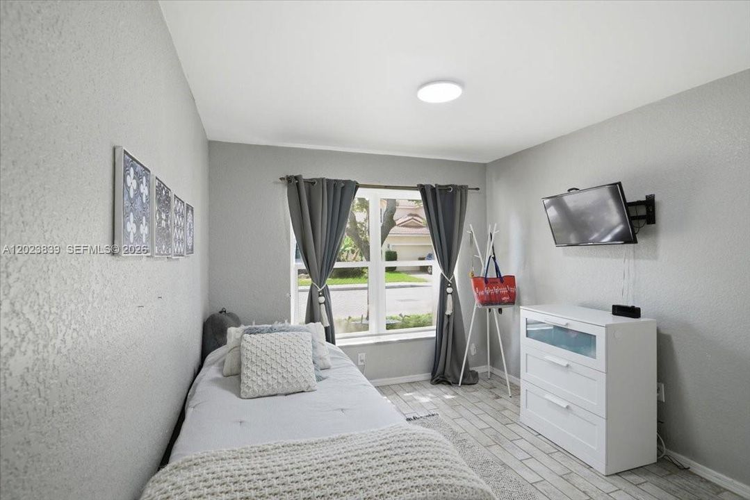 В аренду: $4,000 (3 спален, 2 ванн, 1418 Квадратных фут)