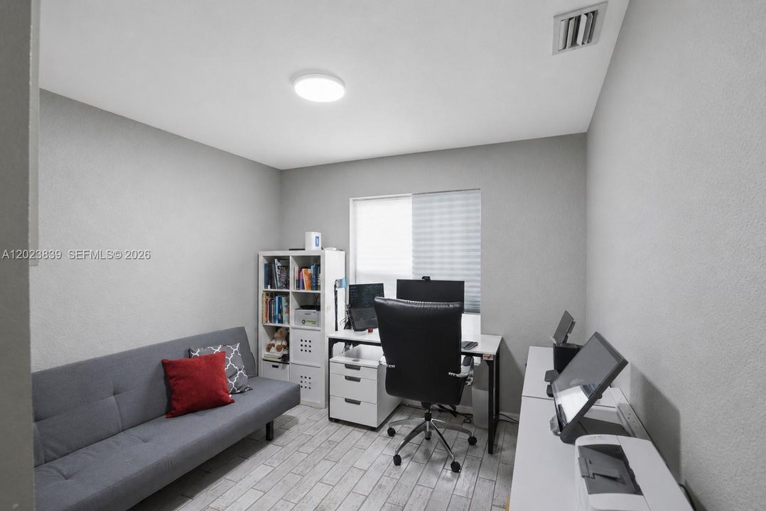 В аренду: $4,000 (3 спален, 2 ванн, 1418 Квадратных фут)