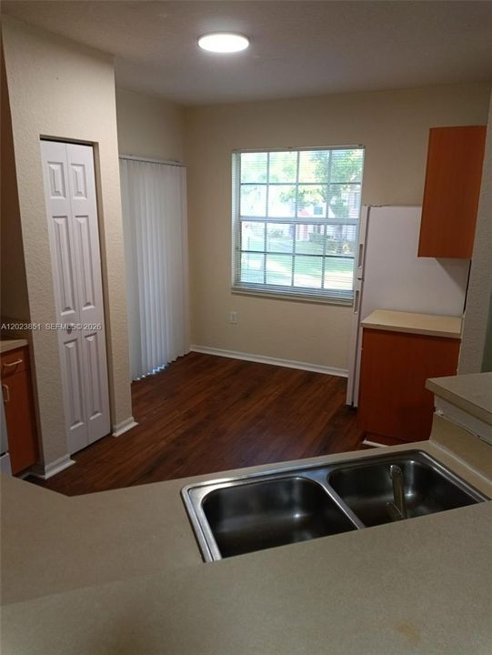 Active With Contract: $2,250 (3 beds, 2 baths, 1553 Square Feet)
