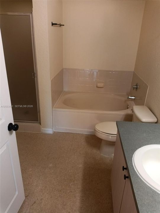 Active With Contract: $2,250 (3 beds, 2 baths, 1553 Square Feet)
