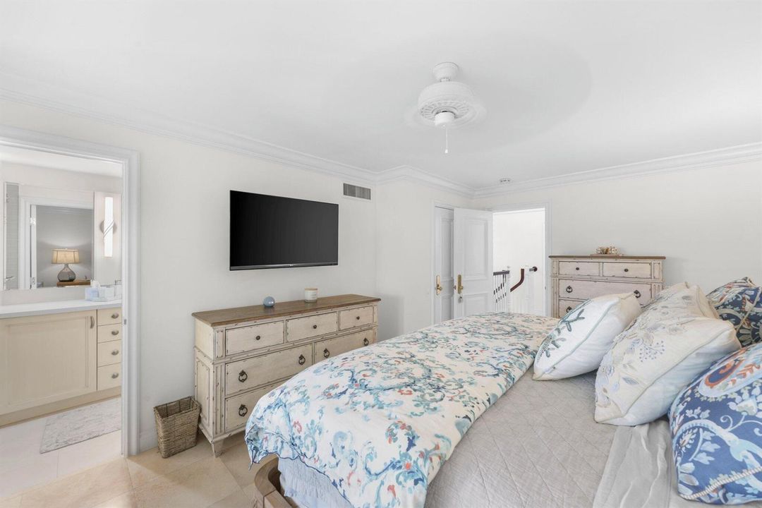 3010 N.E. 49th St. - 45.jpg-SMALL