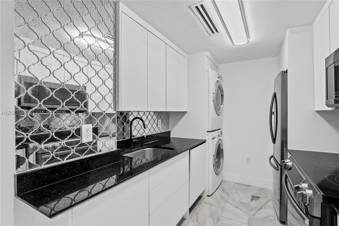 For Sale: $1,350,000 (2 beds, 2 baths, 1056 Square Feet)