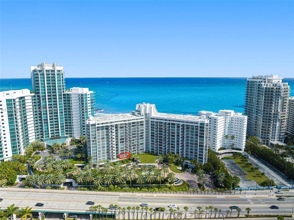 For Sale: $1,350,000 (2 beds, 2 baths, 1056 Square Feet)