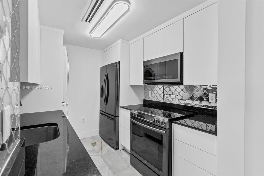 For Sale: $1,350,000 (2 beds, 2 baths, 1056 Square Feet)