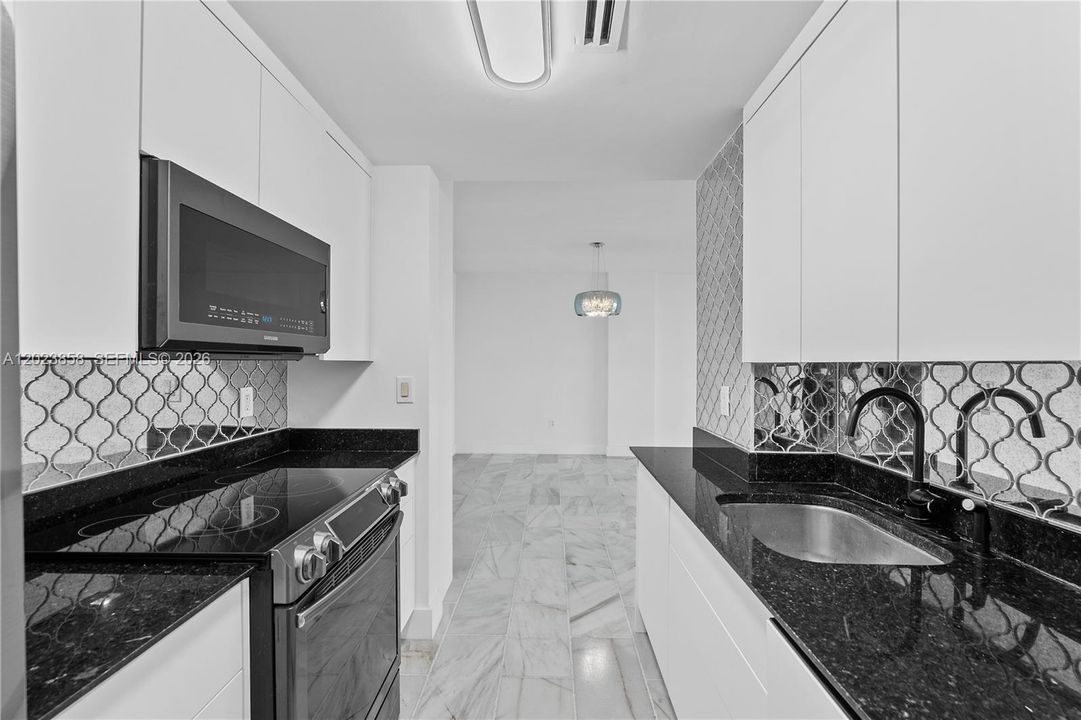 For Sale: $1,350,000 (2 beds, 2 baths, 1056 Square Feet)
