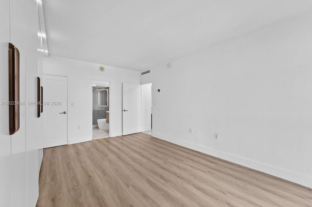 For Sale: $1,350,000 (2 beds, 2 baths, 1056 Square Feet)