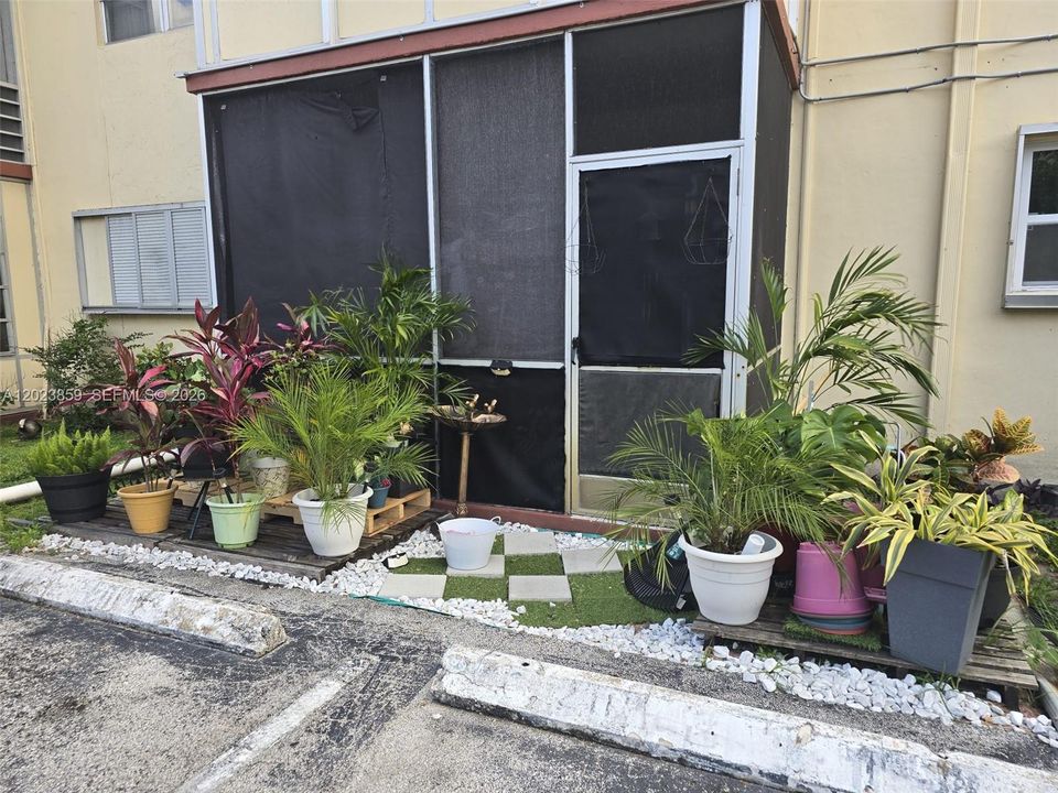 For Sale: $90,000 (1 beds, 1 baths, 650 Square Feet)