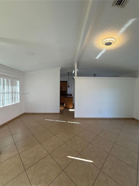 В аренду: $3,000 (3 спален, 2 ванн, 1386 Квадратных фут)