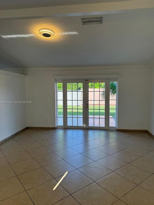 В аренду: $3,000 (3 спален, 2 ванн, 1386 Квадратных фут)
