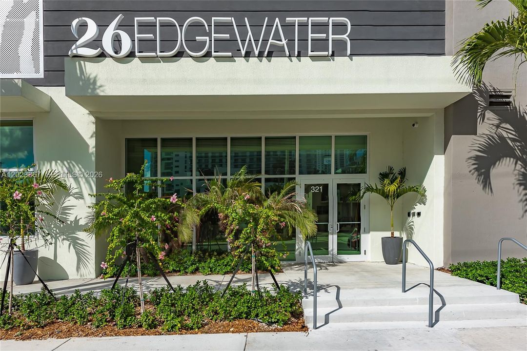For Sale: $355,000 (1 beds, 1 baths, 560 Square Feet)