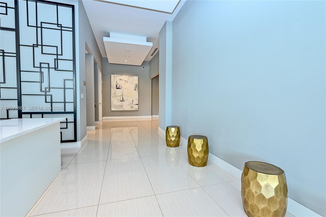 For Sale: $355,000 (1 beds, 1 baths, 560 Square Feet)