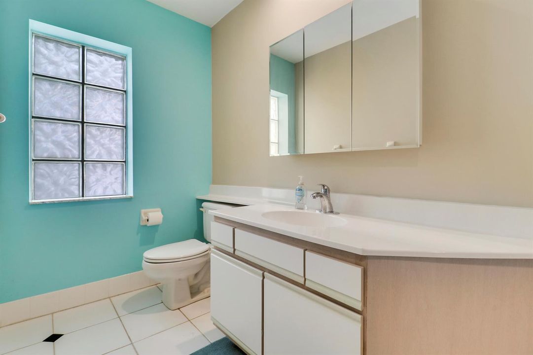 upstairs bath guest