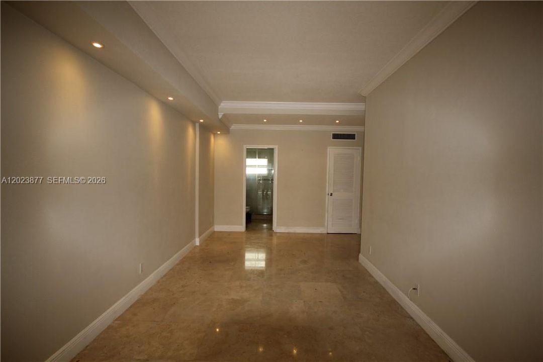 For Sale: $475,000 (1 beds, 1 baths, 860 Square Feet)