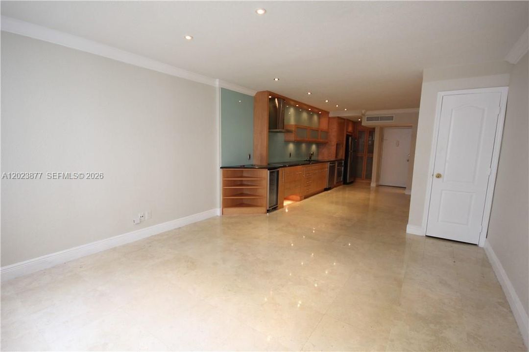 For Sale: $475,000 (1 beds, 1 baths, 860 Square Feet)