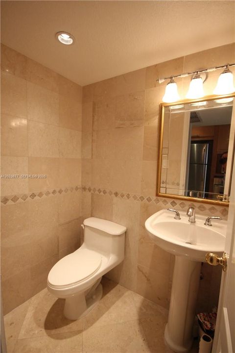 For Sale: $475,000 (1 beds, 1 baths, 860 Square Feet)