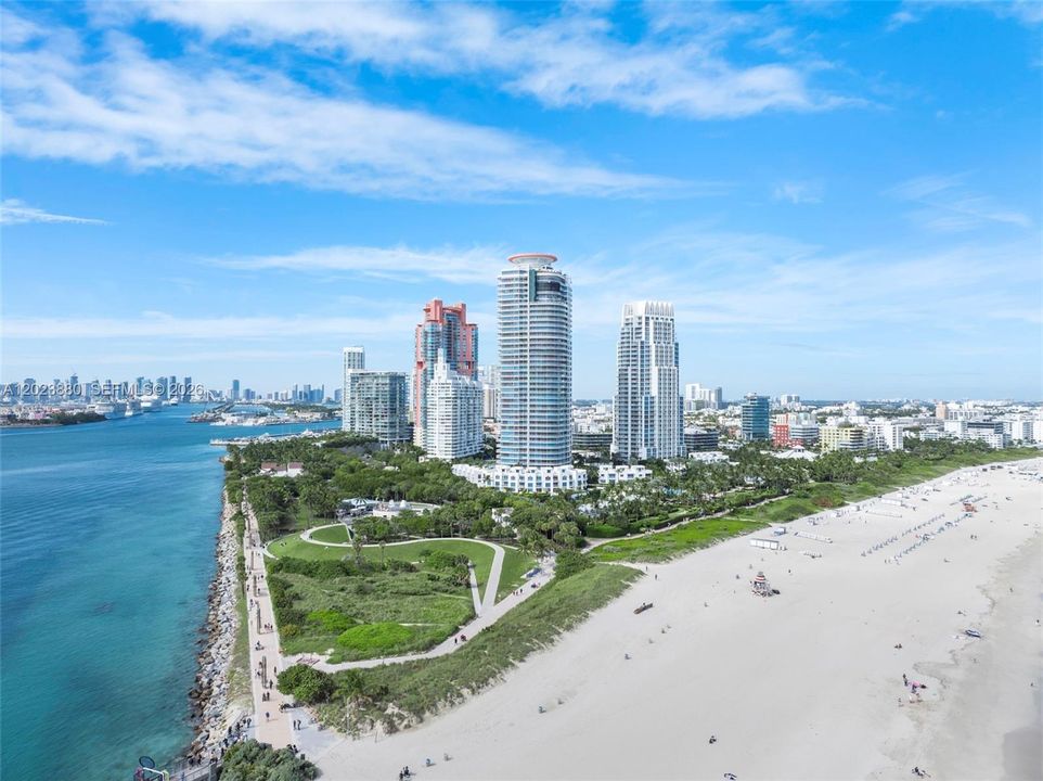 For Sale: $5,350,000 (2 beds, 2 baths, 1595 Square Feet)