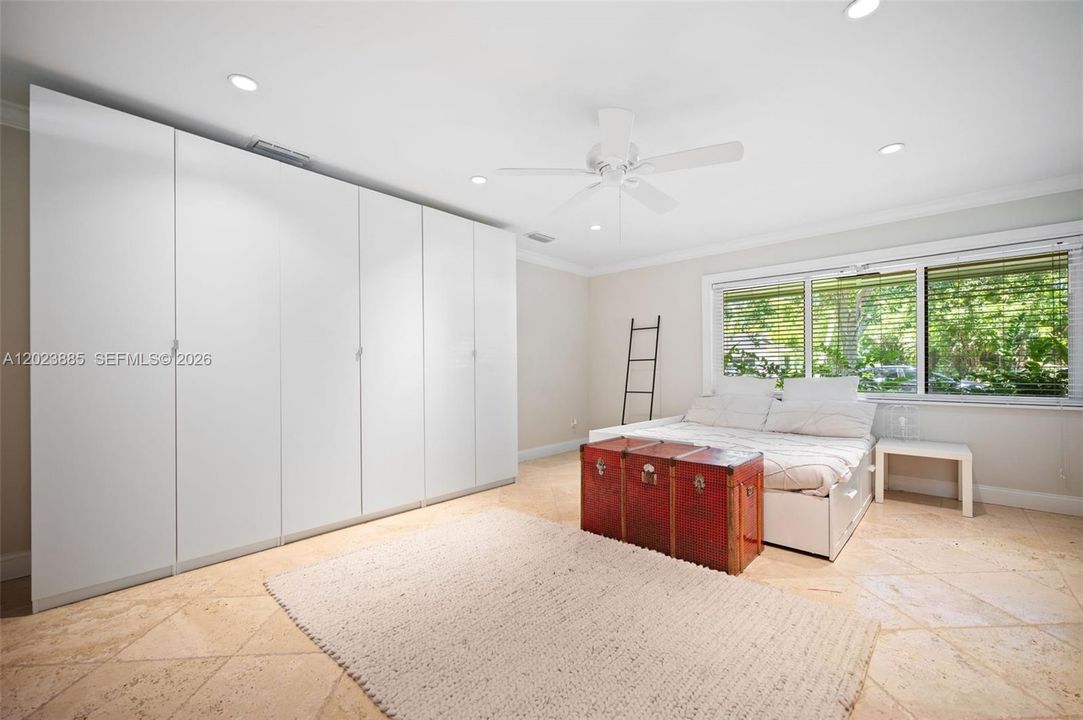 For Sale: $2,375,000 (5 beds, 2 baths, 3669 Square Feet)