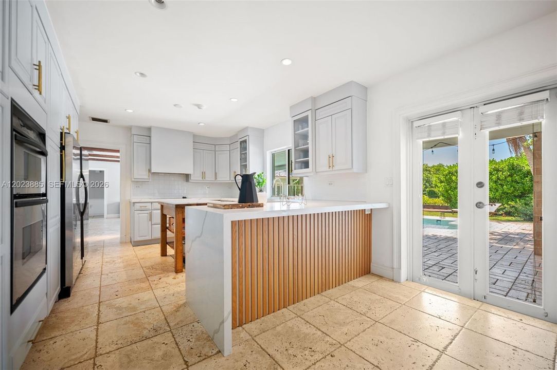 For Sale: $2,375,000 (5 beds, 2 baths, 3669 Square Feet)
