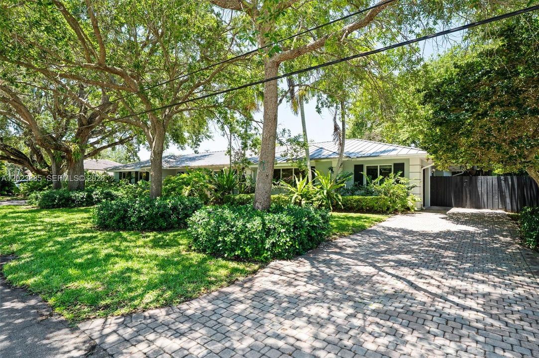 For Sale: $2,375,000 (5 beds, 2 baths, 3669 Square Feet)